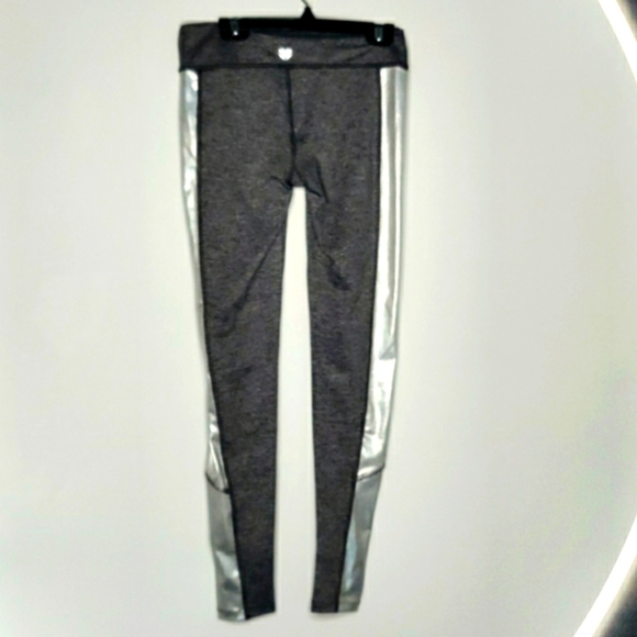 Forever 21 Silver leggings - Picture 4 of 9